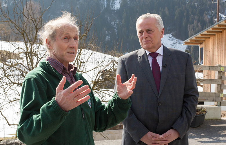 AB_780x500_Hundstorfer_Besuch_Tauernlamm_Zehentner